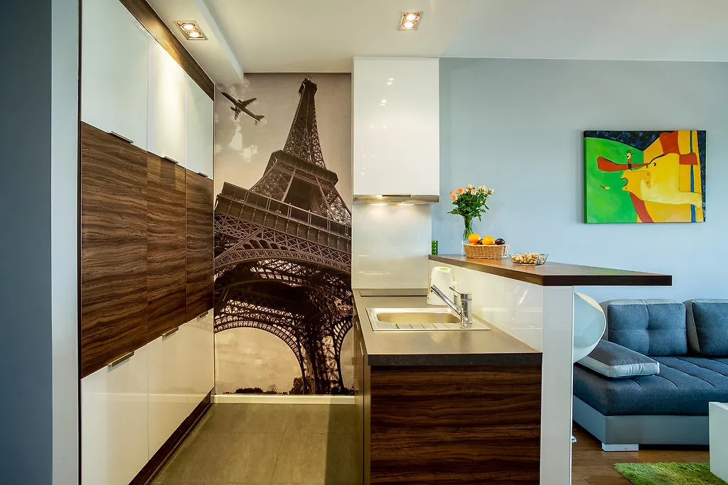 **** Aparthotel Platinum Towers E-Apartments Warsaw Poland